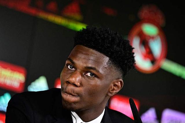 今晨法兰克福调整名单：欧超杯节点到来，震撼外界，赛程密集仍需轮换(弗赖堡对法兰克福比分预测)-开云网站